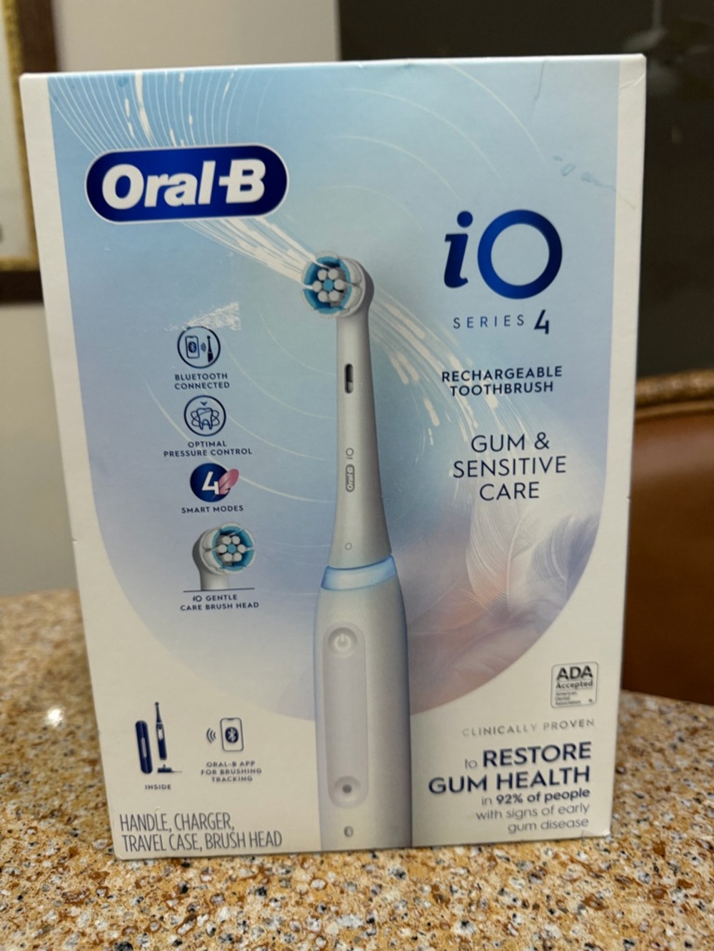 Oral-B iO Series 4 Electric Toothbrush + 1 Brush Head Rechargeable + Case, White
